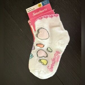 NWT size 2T-3T
Kids Ankle Socks - White with Multicolor Hearts